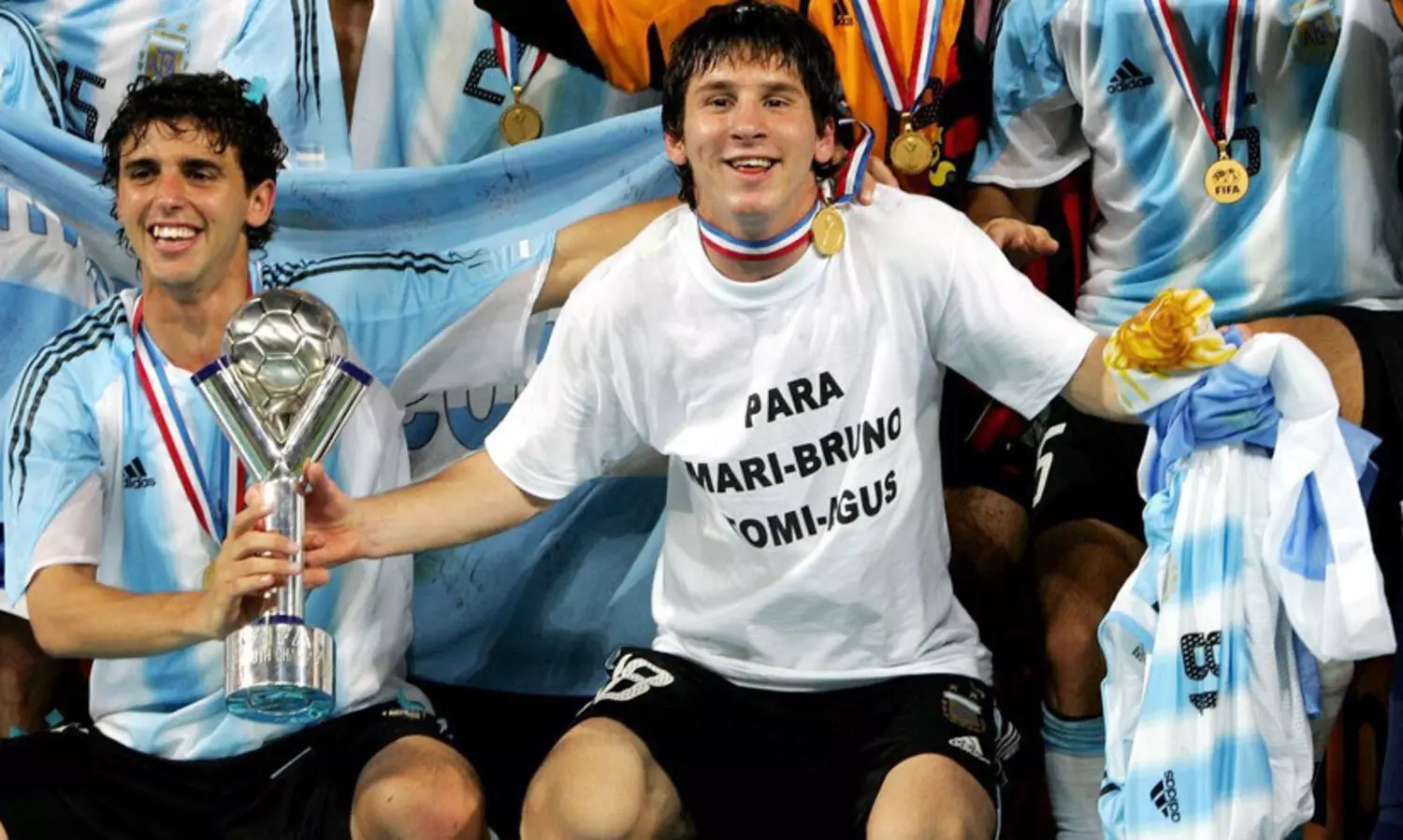 ‘കുട്ടികളേ..തല ഉയർത്തിപ്പിടിക്കൂ! നിങ്ങളെയോർത്ത് ഞങ്ങൾ അഭിമാനിക്കുന്നു’; അണ്ടർ20 ലോകകപ്പ് ഫൈനലിൽ തോറ്റ അർജന്റീന താരങ്ങളെ ആശ്വസിപ്പിച്ച് മെസ്സി