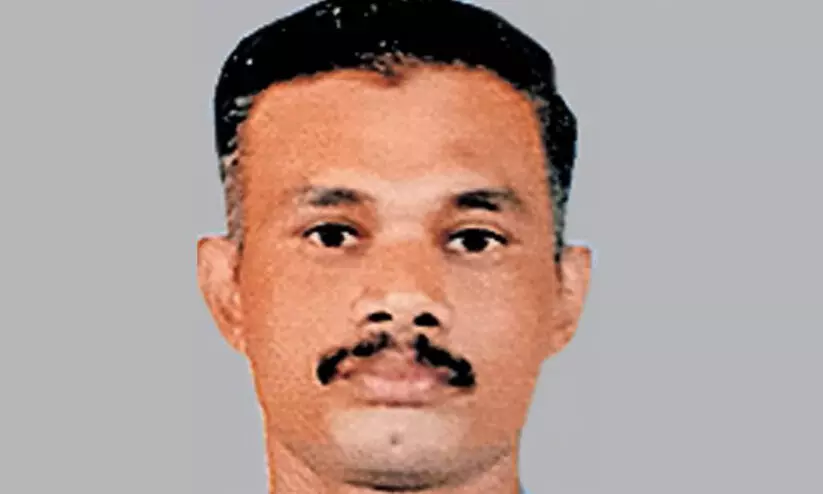 മലയാളി സൈനികൻ വെടിയേറ്റുമരിച്ച നിലയിൽ; ഭാര്യയുടെ പരാതിയിൽ അന്വേഷണം മലയാളി സൈനികൻ വെടിയേറ്റുമരിച്ച നിലയിൽ; ഭാര്യയുടെ പരാതിയിൽ അന്വേഷണം