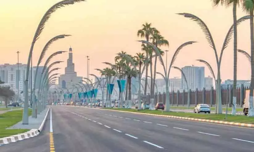 മൊഞ്ചണിഞ്ഞ് കോർണിഷ് മൊഞ്ചണിഞ്ഞ് കോർണിഷ്