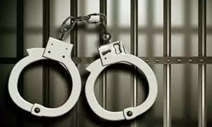 മയക്കുമരുന്നുമായി ആറ് ഏഷ്യൻ വംശജർ അറസ്റ്റിൽ മയക്കുമരുന്നുമായി ആറ് ഏഷ്യൻ വംശജർ അറസ്റ്റിൽ