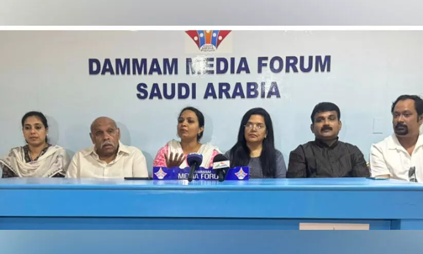 വസ്ത്രധാരണത്തിന്റെ പേരിൽ ആക്രമിക്കപ്പെടുന്ന മനുഷ്യരെ കൂടുതൽ ചേർത്തുപിടിക്കേണ്ട രാഷ്ട്രീയ സാഹചര്യം -ഡോ. സോയ ജോസഫ് വസ്ത്രധാരണത്തിന്റെ പേരിൽ ആക്രമിക്കപ്പെടുന്ന മനുഷ്യരെ കൂടുതൽ ചേർത്തുപിടിക്കേണ്ട രാഷ്ട്രീയ സാഹചര്യം -ഡോ. സോയ ജോസഫ്