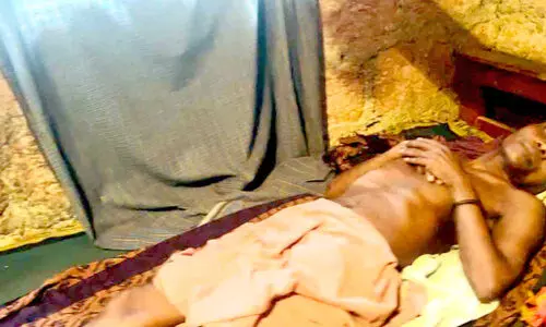 വിദഗ്ധ ചികിത്സയും ആരോഗ്യ പരിചരണവുമില്ല; ആദിവാസി സഹോദരങ്ങള്‍ ദുരിതക്കയത്തില്‍