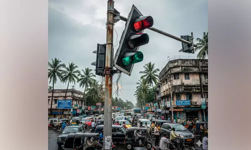 പുതിയ റോഡ് ജങ്ഷൻ സിഗ്നൽ തകരാർ; അപകടങ്ങൾ പതിവായി പുതിയ റോഡ് ജങ്ഷൻ സിഗ്നൽ തകരാർ; അപകടങ്ങൾ പതിവായി
