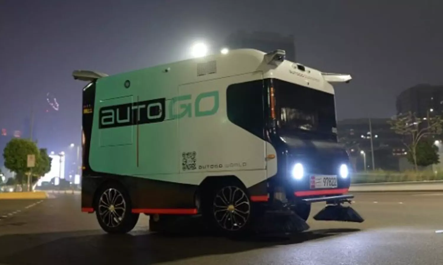 അബൂദബിയിൽ റോഡ് വൃത്തിയാക്കാൻ ഡ്രൈവറില്ലാ വാഹനം