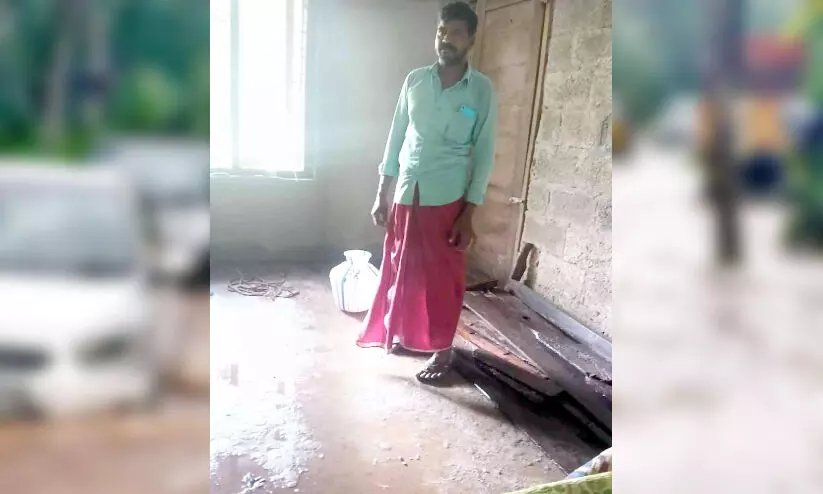 തുടിയാംങ്കോണം വാര്ഡില് ചപ്പാത്തിന്കര ശീമോന്റെ വീട്ടില് വെള്ളം കയറിയനിലയില്