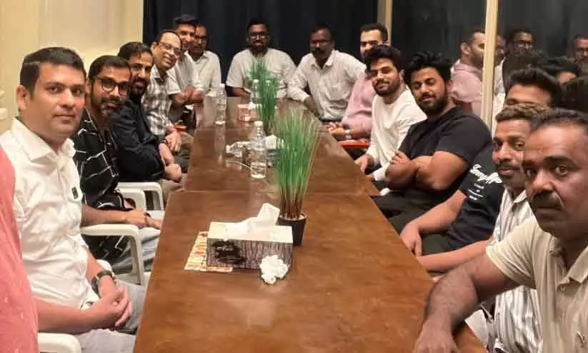 അബൂബക്കർ പയ്യോളിക്ക് ‘പയ്യോളീസ് കുവൈത്ത്’ യാത്രയയപ്പു നൽകി അബൂബക്കർ പയ്യോളിക്ക് ‘പയ്യോളീസ് കുവൈത്ത്’ യാത്രയയപ്പു നൽകി