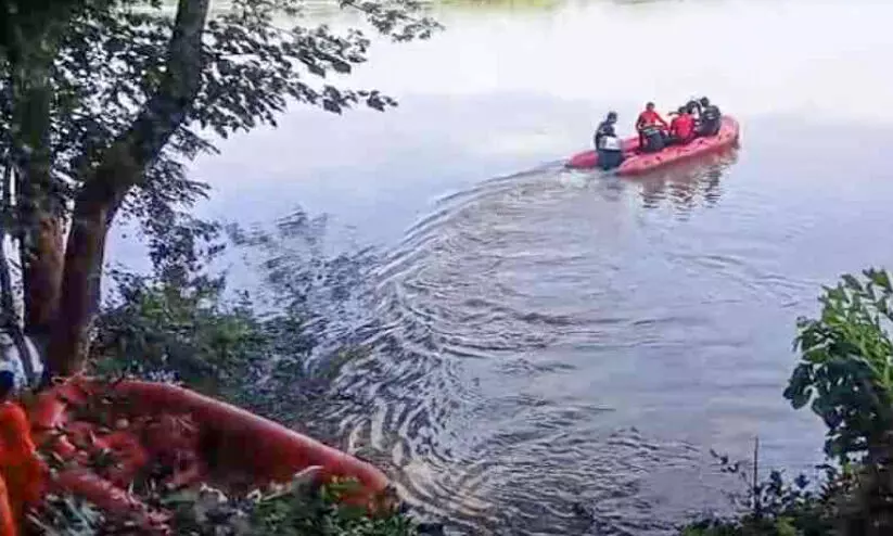 ഭാ​ര​ത​പ്പു​ഴ​യി​ൽ ഒ​ഴു​ക്കി​ൽ​പ്പെ​ട്ട യു​വാ​വ്