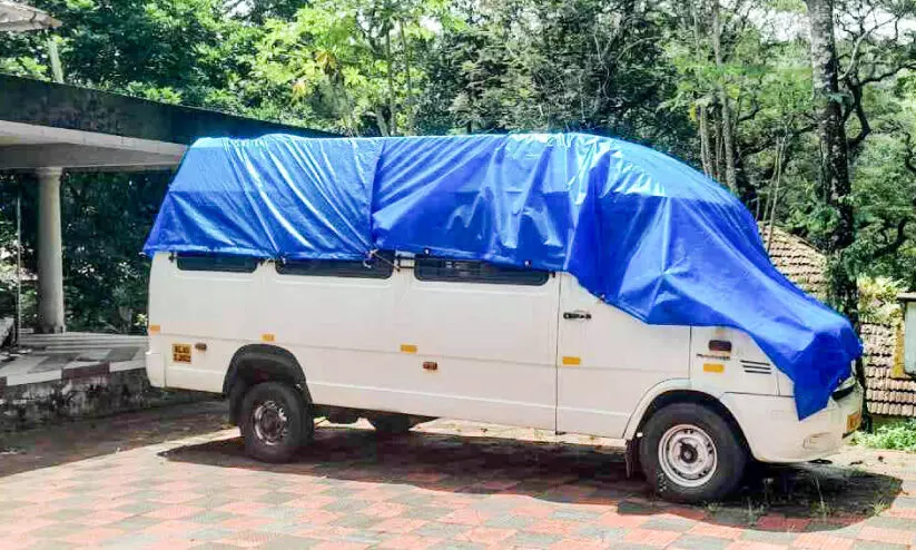 വനം വകുപ്പും ഡി.ടി.പി.സിയും ശീതസമരത്തിൽ; കട്ടപ്പുറത്തായി ഗവി ടൂർ പാക്കേജ് ട്രാവലറുകൾ