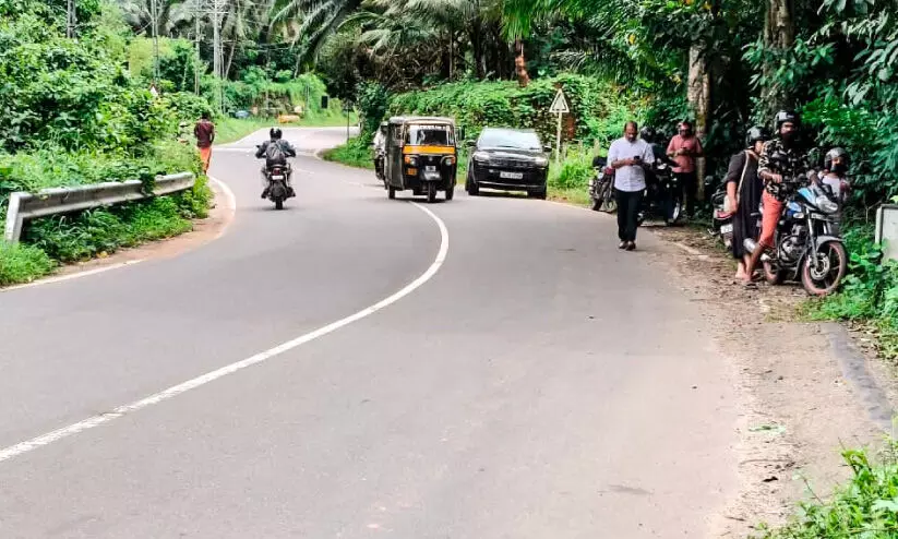 ഇറക്കവും അശാസ്ത്രീയ റോഡ് നിർമാണവും അപകടം ശമിക്കാതെ ശങ്കരപ്പിള്ളി