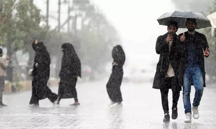 സൗദിയിൽ മൂടൽ മഞ്ഞിനും പൊടിക്കാറ്റിനും സാധ്യതയെന്ന് കാലാവസ്ഥ നിരീക്ഷണ കേന്ദ്രം സൗദിയിൽ മൂടൽ മഞ്ഞിനും പൊടിക്കാറ്റിനും സാധ്യതയെന്ന് കാലാവസ്ഥ നിരീക്ഷണ കേന്ദ്രം