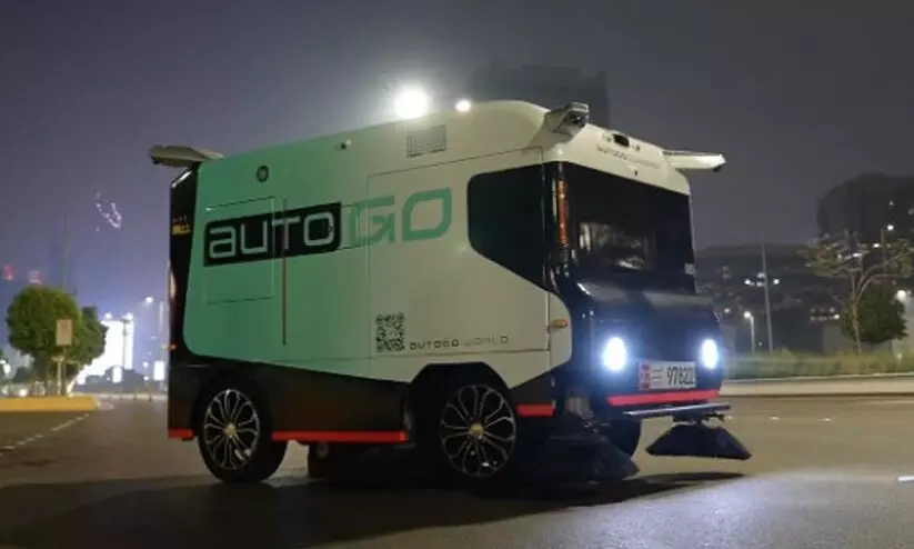 അബൂദബിയിൽ റോഡ് വൃത്തിയാക്കാൻ ഡ്രൈവറില്ലാ വാഹനം അബൂദബിയിൽ റോഡ് വൃത്തിയാക്കാൻ ഡ്രൈവറില്ലാ വാഹനം