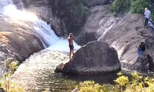 Travelers,Danger,Lurks,Rivers,Waterfalls,വെള്ളച്ചാട്ടം, യാത്രക്കാർ, അപകടം