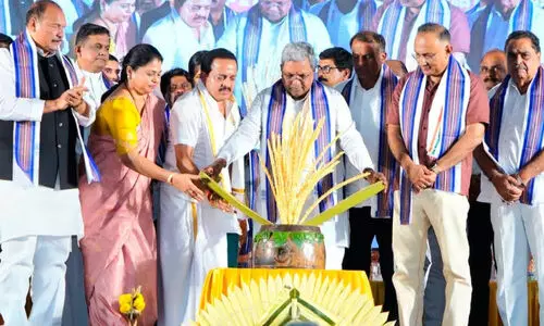 വ്യാ​ജ പ്ര​ചാ​ര​ണ​ങ്ങ​ൾ ത​ട​യാ​ൻ നി​യ​മം കൊ​ണ്ടു​വ​രും  -മു​ഖ്യ​മ​ന്ത്രി