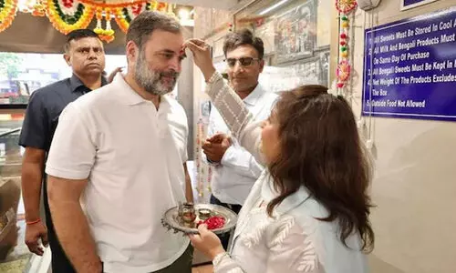 ഉടൻ വിവാഹം കഴിക്കണം​; രാഹുൽ ഗാന്ധിയോട് ഡൽഹിയിലെ ബേക്കറി ഉടമ