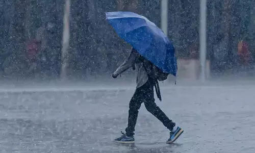 ശക്തമായ മഴ: ഇടുക്കി, പത്തനംതിട്ട, പാലക്കാട്, മലപ്പുറം ജില്ലകളിൽ നാളെ വിദ്യാഭ്യാസ സ്ഥാപനങ്ങൾക്ക് അവധി