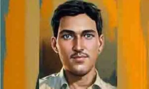 അശ്ഫാഖുല്ലാ ഖാൻ: പടപ്പാട്ടു പാടി മരണത്തിലേക്ക് നടന്നൊരാൾ അശ്ഫാഖുല്ലാ ഖാൻ: പടപ്പാട്ടു പാടി മരണത്തിലേക്ക് നടന്നൊരാൾ