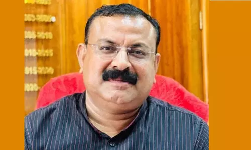 സി.പി.എം പുറത്താക്കിയ എളവള്ളി പഞ്ചായത്ത് പ്രസിഡന്റ് കോൺഗ്രസിൽ ചേർന്നു