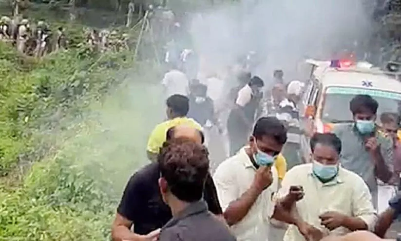 താമരശ്ശേരിയിൽ നടന്നത് ആസൂത്രിത ആക്രമണമെന്ന് പൊലീസ്, 321 പേർക്കെതിരെ കേസ്; പ്ലാന്റ് അടച്ചുപൂട്ടണമെന്ന് എം.കെ മുനീര് എം.എല്.എ താമരശ്ശേരിയിൽ നടന്നത് ആസൂത്രിത ആക്രമണമെന്ന് പൊലീസ്, 321 പേർക്കെതിരെ കേസ്; പ്ലാന്റ് അടച്ചുപൂട്ടണമെന്ന് എം.കെ മുനീര് എം.എല്.എ