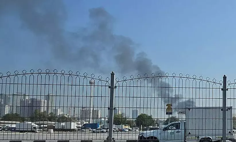 ഷാർജയിലെ വ്യവസായ മേഖലയിൽ തീപിടിത്തം ഷാർജയിലെ വ്യവസായ മേഖലയിൽ തീപിടിത്തം