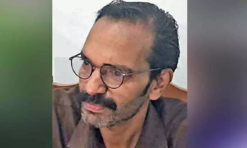 മു​ന്ന​ണി​പ്പോ​ര്; കാ​ണാ​നി​ല്ലെ​ന്ന ആ​രോ​പ​ണ​ത്തി​നി​ടെ പ​ഞ്ചാ​യ​ത്ത് സെ​ക്ര​ട്ട​റി ഓ​ഫി​സി​ൽ