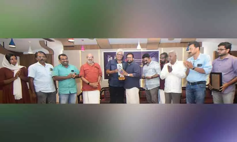 ഫാഷിസം നിറഞ്ഞാടുമ്പോൾ മാധ്യമ ഇടപെടൽ അനിവാര്യം -ജോൺ ബ്രിട്ടാസ്​