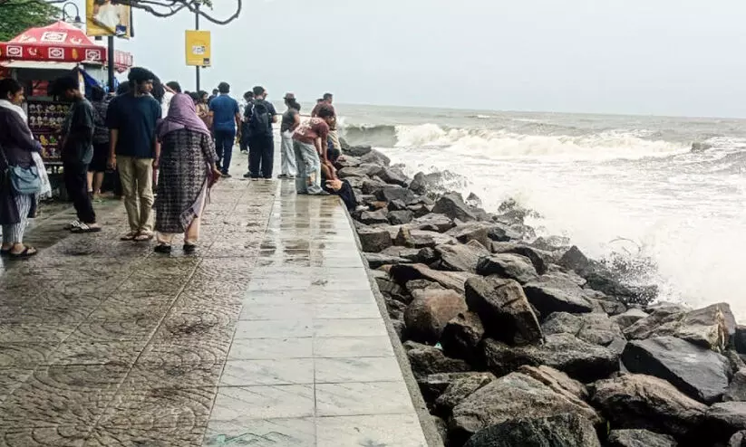 തീരം ശോഷിക്കുന്നു തീരം ശോഷിക്കുന്നു