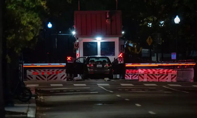 വൈറ്റ് ഹൗസിലേക്ക് കാർ ഇടിച്ചു കയറ്റി; ഡ്രൈവർ അറസ്റ്റിൽ വൈറ്റ് ഹൗസിലേക്ക് കാർ ഇടിച്ചു കയറ്റി; ഡ്രൈവർ അറസ്റ്റിൽ