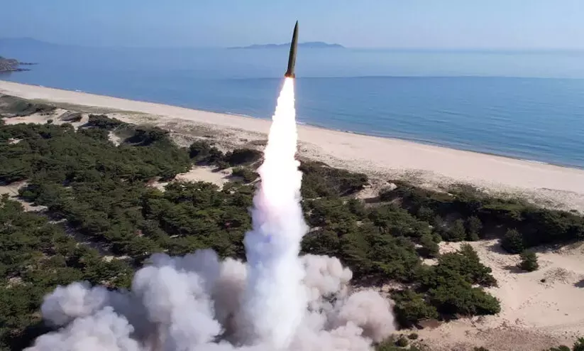 ദക്ഷിണ കൊറിയക്ക് മേൽ ബാലിസ്റ്റിക് മിസൈലുകൾ പരീക്ഷിച്ച് ഉത്തര കൊറിയ ദക്ഷിണ കൊറിയക്ക് മേൽ ബാലിസ്റ്റിക് മിസൈലുകൾ പരീക്ഷിച്ച് ഉത്തര കൊറിയ