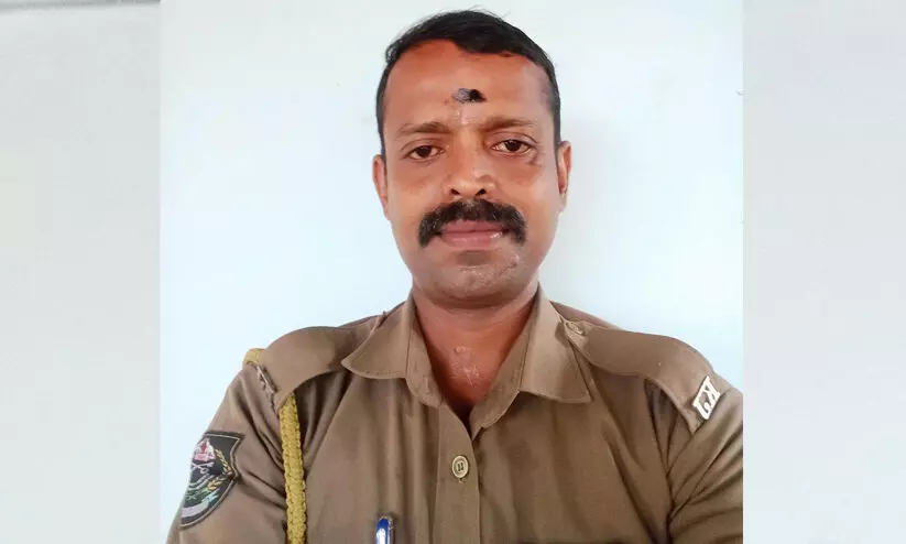 ശബരിമല ദർശനത്തിനിടെ കുഴഞ്ഞുവീണ് മരിച്ച ജയിൽ ഓഫിസർ ഇനി എട്ടുപേരിൽ ജീവിക്കും ശബരിമല ദർശനത്തിനിടെ കുഴഞ്ഞുവീണ് മരിച്ച ജയിൽ ഓഫിസർ ഇനി എട്ടുപേരിൽ ജീവിക്കും