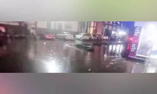 ആലുവ റെയിൽവേ സ്റ്റേഷനിൽ അനധികൃത പാർക്കിങ് ദുരിതം സൃഷ്ടിക്കുന്നു