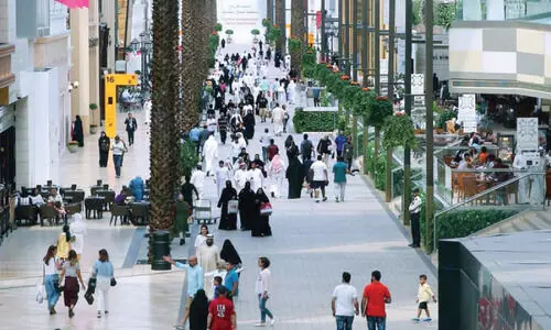 ഇ​ന്ത്യ​ക്കാ​ർ ഒ​ന്നാം സ്ഥാ​ന​ത്ത് തു​ട​രു​ന്നു;   പ്രാ​ദേ​ശി​ക തൊ​ഴി​ൽ വി​പ​ണി​യി​ൽ പ്ര​വാ​സി വ​ർ​ധ​ന