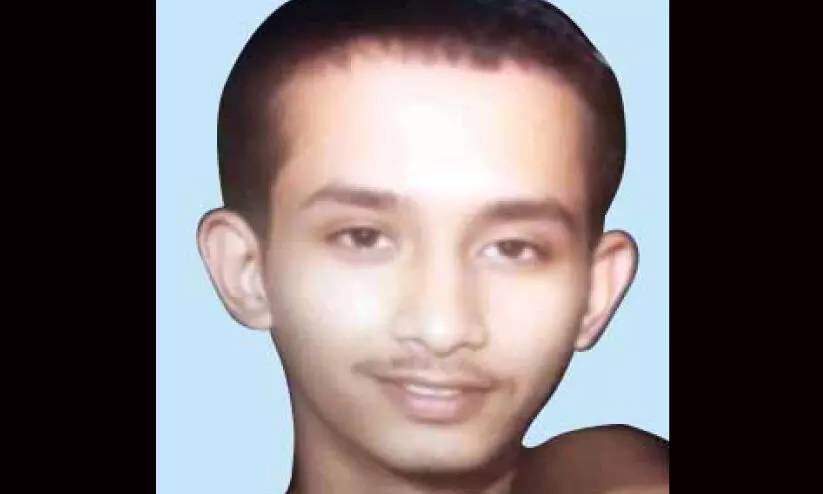 നീറുന്ന ചാരടാങ്കിൽ വീണ് യുവാവ് ജീവനുവേണ്ടി പിടഞ്ഞത് ഒരുമണിക്കൂർ, രക്ഷിക്കാനാവാതെ നിസ്സഹായരായി സഹപ്രവർത്തകർ; ദാരുണാന്ത്യം.. നീറുന്ന ചാരടാങ്കിൽ വീണ് യുവാവ് ജീവനുവേണ്ടി പിടഞ്ഞത് ഒരുമണിക്കൂർ, രക്ഷിക്കാനാവാതെ നിസ്സഹായരായി സഹപ്രവർത്തകർ; ദാരുണാന്ത്യം..