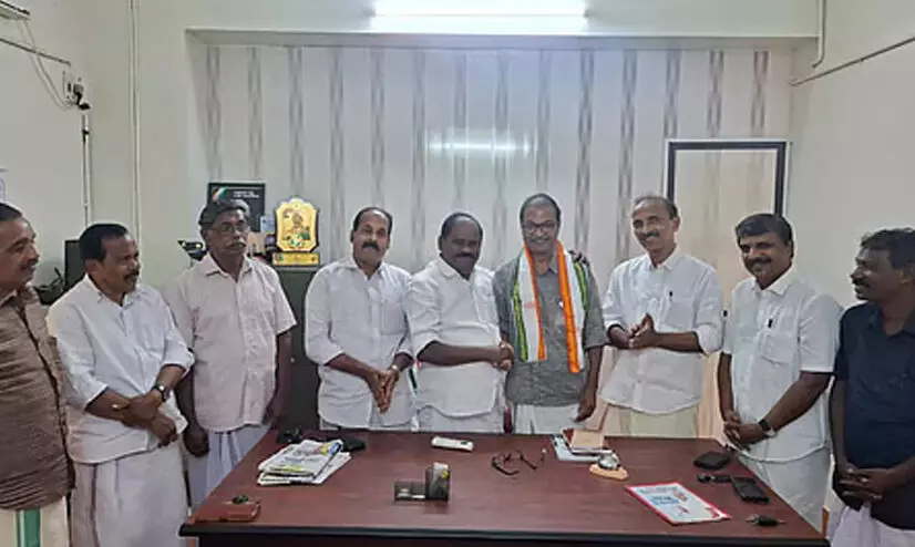 മ​ന്ത്രി വീ​ണ ജോ​ര്‍ജിനെ വിമർശിച്ച സി.പി.എം നേതാവ് പി.ജെ. ജോണ്‍സണ്‍ കോണ്‍ഗ്രസിൽ