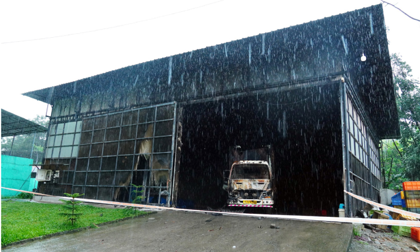 ‘ഫ്രഷ് കട്ട്’ സംഘർഷം; നിരപരാധികളുടെ വീടുകളിൽ പൊലീസ് രാജ് -സമരസമിതി ...