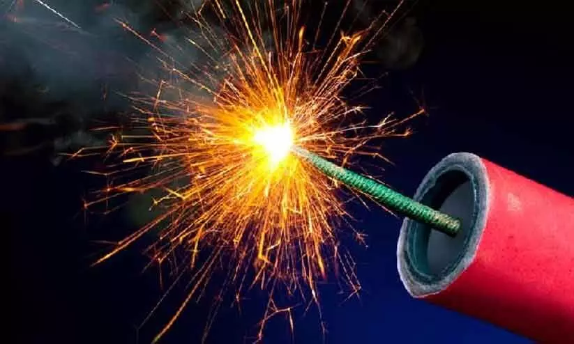 പടക്കം വാങ്ങാൻ കാശില്ലാത്തതിനാൽ വീട്ടിൽ സ്വന്തമായി ഉണ്ടാക്കാൻ ശ്രമിച്ച 19കാരന് ദാരുണാന്ത്യം