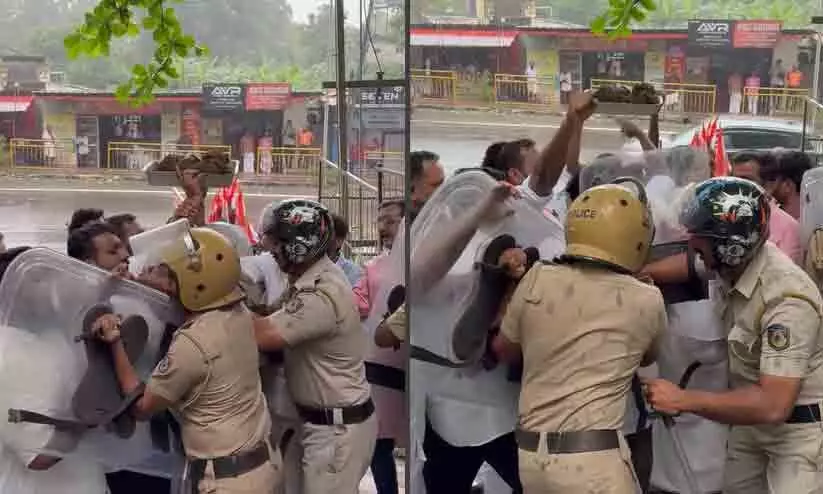 ആനപ്പിണ്ടവുമായി റാന്നി ഡി.എഫ്.ഒ ഓഫിസിലേക്ക് കോൺഗ്രസ് മാർച്ച് ആനപ്പിണ്ടവുമായി റാന്നി ഡി.എഫ്.ഒ ഓഫിസിലേക്ക് കോൺഗ്രസ് മാർച്ച്