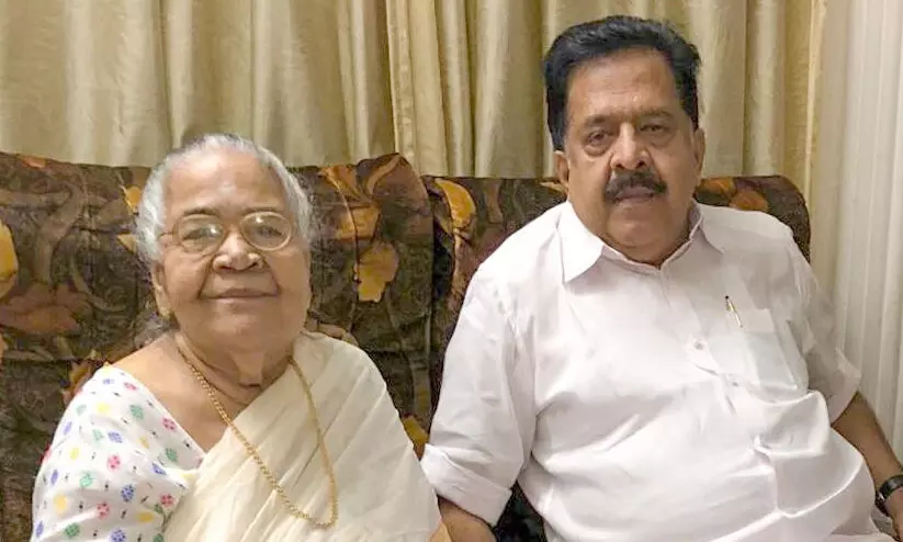 ഭൂമിയിലെ എന്റെ പൊക്കിള്ക്കൊടിയാണ് വേര്പെട്ടു പോയത്... -അമ്മയുടെ ഓർമ്മയിൽ രമേശ് ചെന്നിത്തല ഭൂമിയിലെ എന്റെ പൊക്കിള്ക്കൊടിയാണ് വേര്പെട്ടു പോയത്... -അമ്മയുടെ ഓർമ്മയിൽ രമേശ് ചെന്നിത്തല