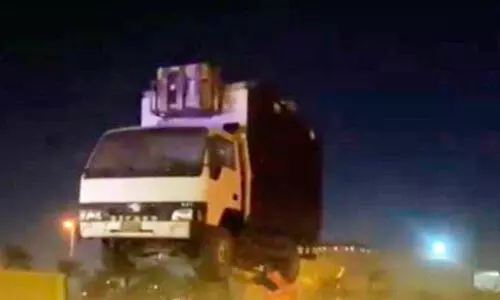 10 അ​ന​ധി​കൃ​ത ഭ​ക്ഷ​ണ ട്ര​ക്കു​ക​ൾ പി​ടി​കൂ​ടി