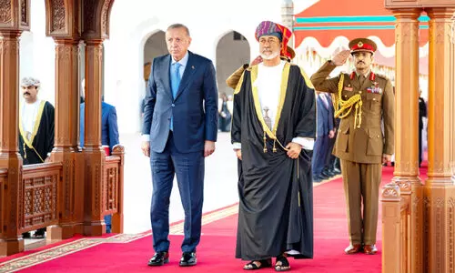 തു​ർ​ക്കി​യ പ്ര​സി​ഡ​ന്റ് ഉ​ർ​ദു​ഗാ​ന് ഒ​മാ​നി​ൽ ഉ​ജ്ജ്വ​ല സ്വീ​ക​ര​ണം