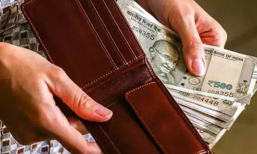 പുറത്തിറങ്ങുമ്പോൾ ചെലവ് കുറക്കാൻ  യു.പി.ഐക്ക് പകരം കാശ് ഉപയോഗിക്കുന്ന തന്ത്രത്തിന് പിന്നിലെ യാഥാർഥ്യം