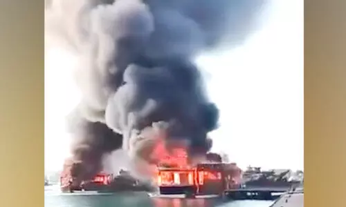 മ​ത്സ്യ​ബ​ന്ധ​ന ബോ​ട്ടു​ക​ൾ​ക്ക് തീ​പി​ടി​ച്ചു