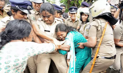 ആശമാർ ഉറക്കെ വിളിച്ചു ‘ജീവിത സമരം തോറ്റിട്ടില്ല’; ഒടുവിൽ മുഖ്യമന്ത്രി വഴങ്ങി