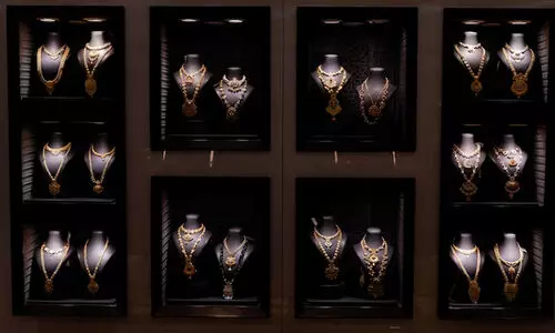 സ്വർണവിലയിൽ വീണ്ടും കുതിപ്പ്; കേരളത്തിലും നിരക്കുകൾ ഉയരും