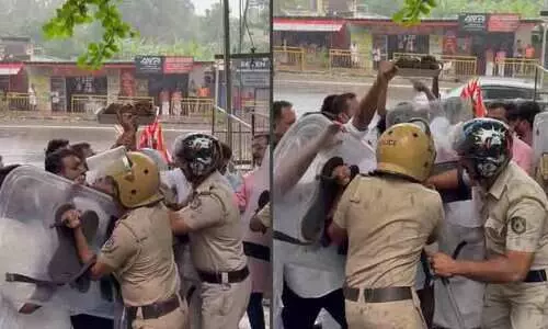 ആനപ്പിണ്ടവുമായി റാന്നി ഡി.എഫ്.ഒ ഓഫിസിലേക്ക് കോൺഗ്രസ് മാർച്ച്