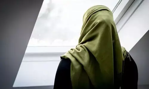 ശി​രോ​വ​സ്ത്ര​വും സ​മ​ത്വ​വും