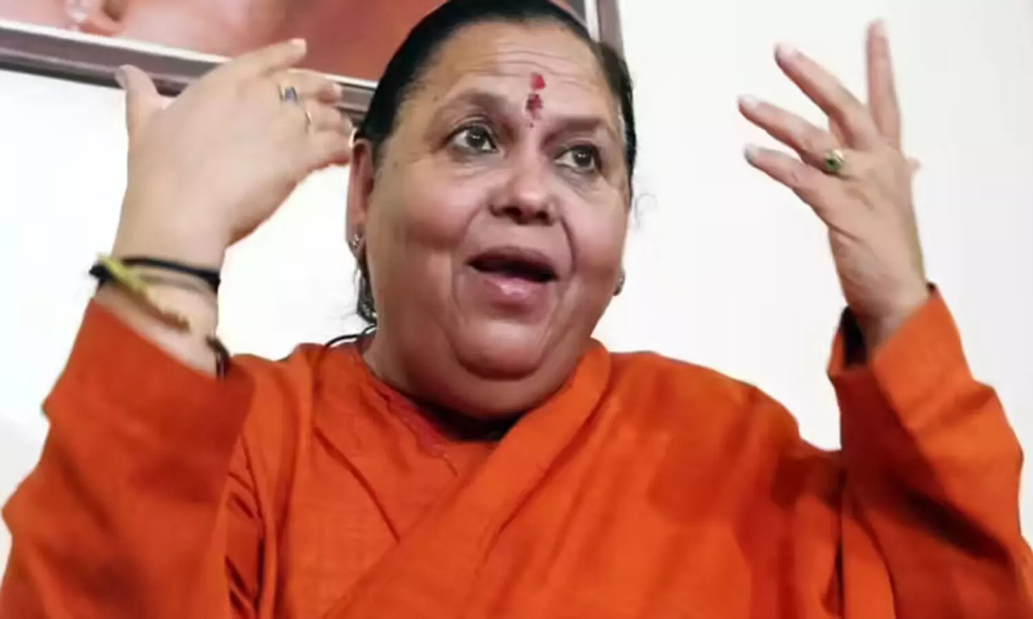 സ്വയം പ്രഖ്യാപിത രാഷ്ട്രീയ പ്രവാസം അവസാനിപ്പിക്കാനൊരുങ്ങി ഉമാ ഭാരതി;   പാർട്ടിക്ക് താൽപര്യമില്ലാഞ്ഞിട്ടും യു.പി തെരഞ്ഞെടുപ്പിൽ കണ്ണ്