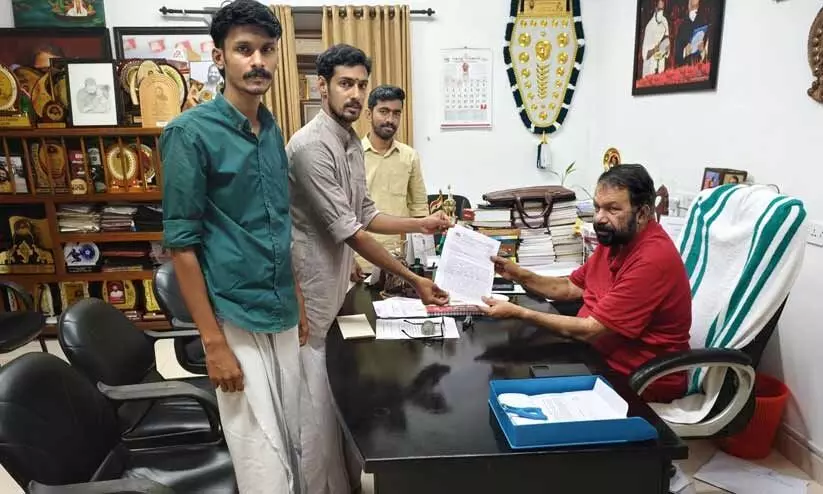 നിലപാട് ഒരു വാക്കല്ല, ഇടതുപക്ഷത്തെ വഞ്ചിച്ച വി.ശിവൻകുട്ടി ചേട്ടന് അഭിവാദ്യങ്ങൾ; എ.ഐ.എസ്.എഫ് സംസ്ഥാന സെക്രട്ടറി