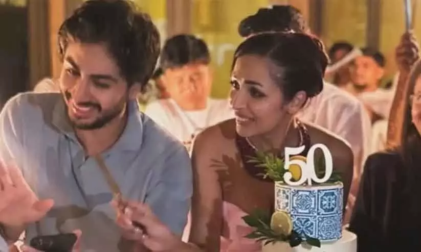 കണക്കുകളൊന്നും അങ്ങോട്ട് ശരിയാകുന്നില്ലല്ലോ! 2019ൽ 46 വയസ്സ്, ഇന്നലെ 50; നടി മലൈക അറോറയുടെ ജന്മദിനാഘോഷ ചിത്രങ്ങൾ സോഷ്യൽ മീഡിയയിൽ ചൂട് പിടിക്കുന്നു കണക്കുകളൊന്നും അങ്ങോട്ട് ശരിയാകുന്നില്ലല്ലോ! 2019ൽ 46 വയസ്സ്, ഇന്നലെ 50; നടി മലൈക അറോറയുടെ ജന്മദിനാഘോഷ ചിത്രങ്ങൾ സോഷ്യൽ മീഡിയയിൽ ചൂട് പിടിക്കുന്നു