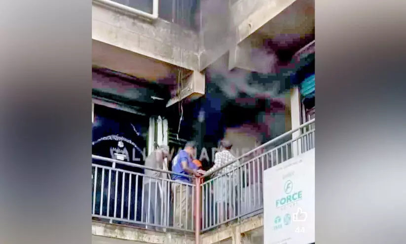 ജൂബിലി ജങ്ഷനിൽ മെഡിക്കൽ സ്ഥാപനത്തിന് തീപിടിച്ചു