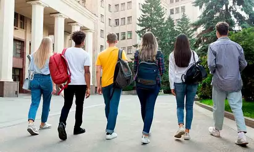 ടെക് ഭീമൻമാരിലെ മിടുക്കൻമാർ രാജ്യത്തെ മൂന്നാംനിര കോളജുകളിൽ നിന്ന്, ഐ.ഐ.ടി, ഐ.​ഐ.എം പ്രൗഡി മങ്ങുന്നോ.?